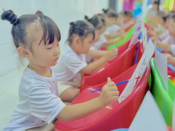 Nên cho bé đi học mầm non từ mấy tuổi? Chuyên gia chia sẻ thời điểm phù hợp nhất